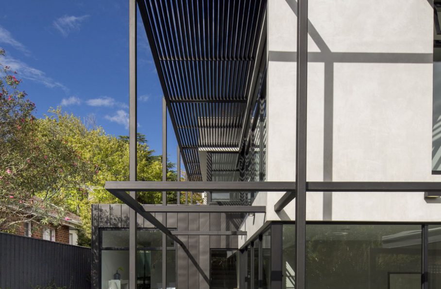 KH_0006_IPG_1LaurelCtHawthorn_280313