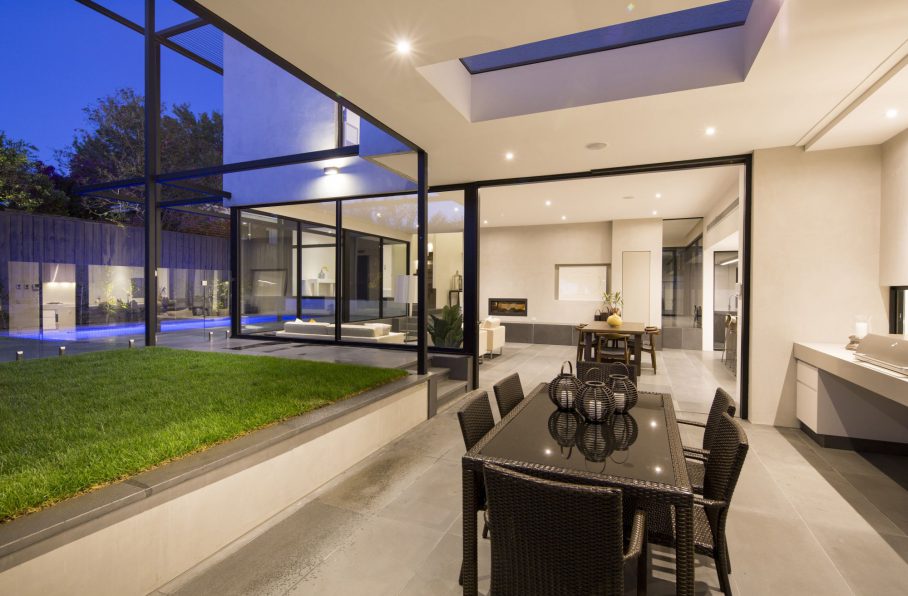 KH_0020_IPG_1LaurelCtHawthorn_280313