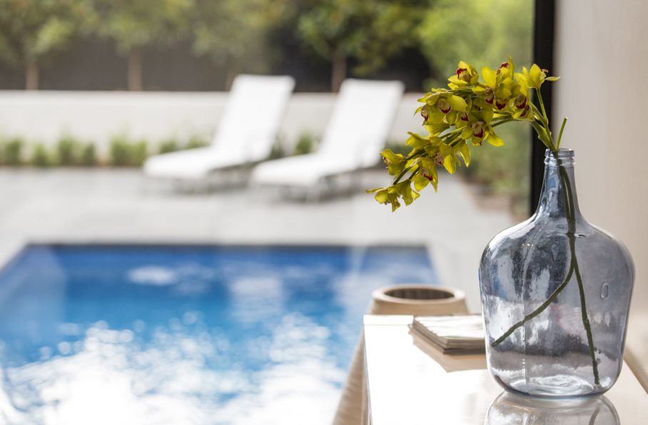 KH_0022_IPG_1LaurelCtHawthorn_280313