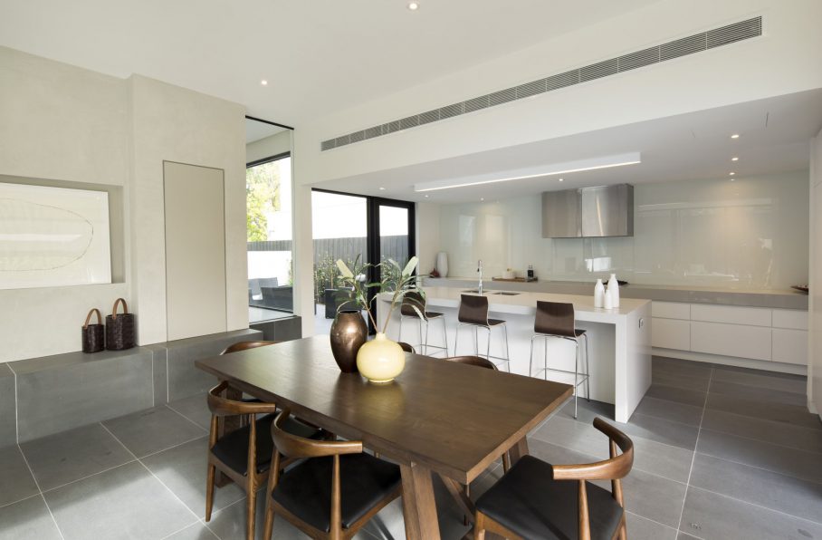 KH_0007_IPG_1LaurelCtHawthorn_280313