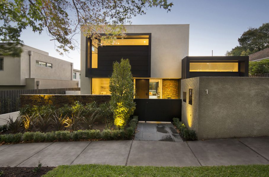 KH_0013_IPG_1LaurelCtHawthorn_280313