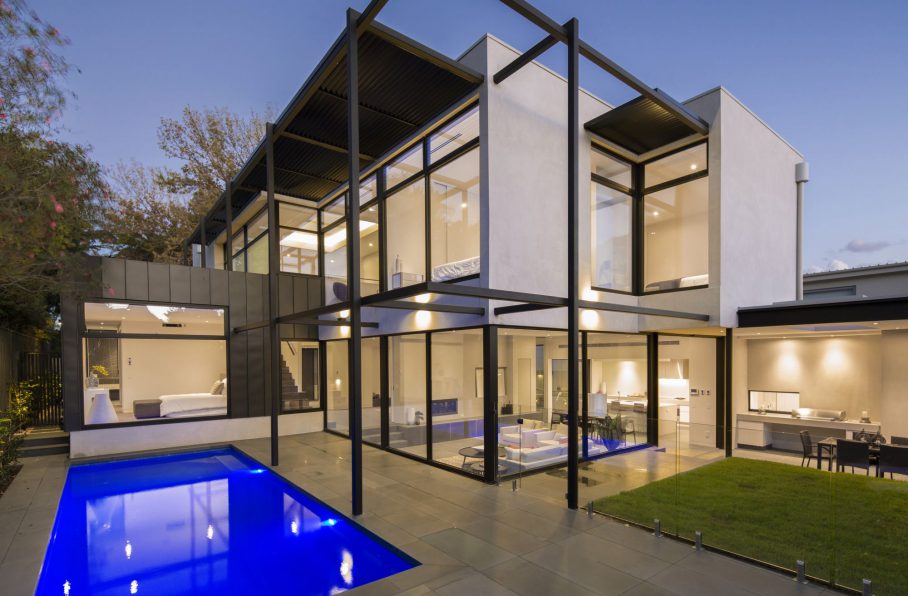 KH_0014_IPG_1LaurelCtHawthorn_280313