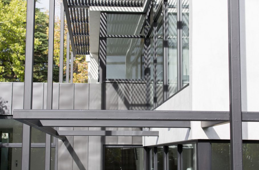 KH_0023_IPG_1LaurelCtHawthorn_280313