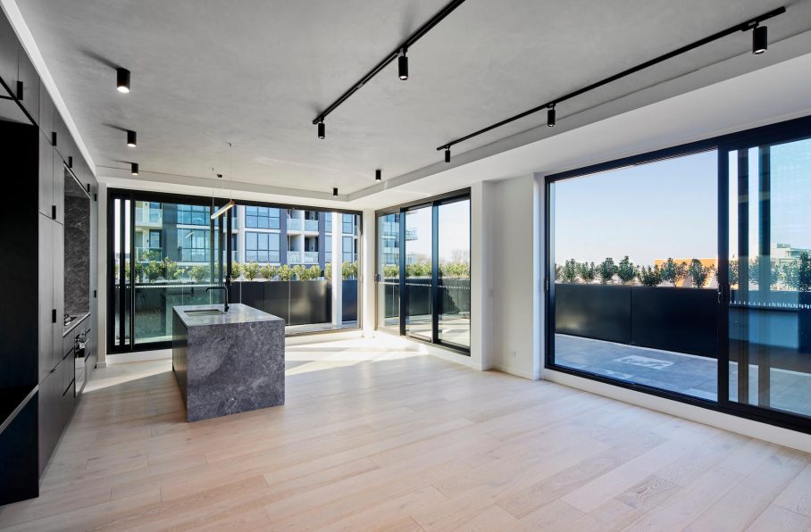 KH-267-Lygon-st-002-190822-1